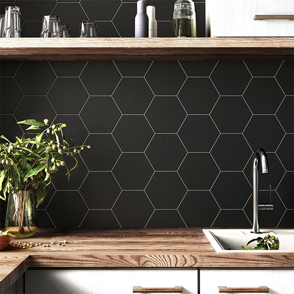 50 mẫu gạch lục giác ốp bếp theo phân loại - màu sắc & họa tiết 35 Gạch ốp bếp lục giác tông trầm mang nét hiện đại và cách tân, lại dễ lau chùi nên rất được lòng khách hàng