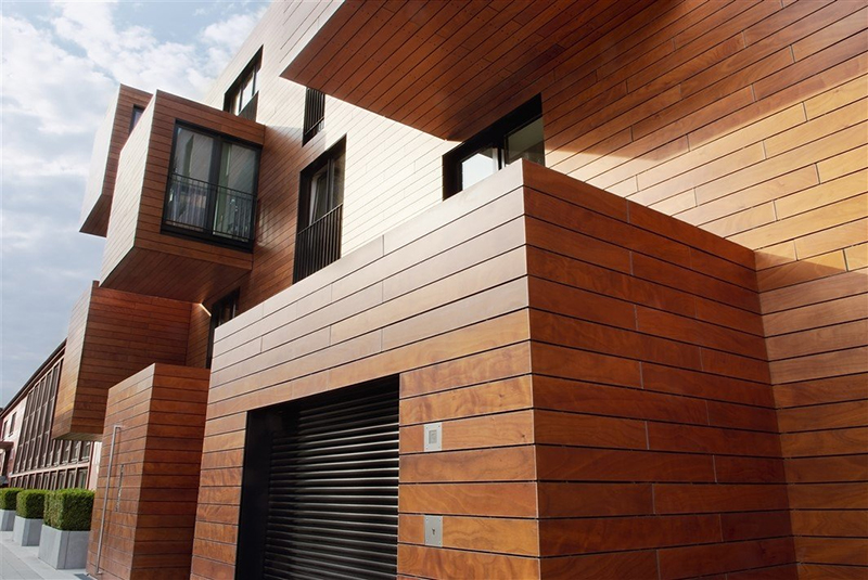 Mẫu gạch ốp tường giả gỗ đẹp tông gạch nâu cam giúp ngôi nhà sáng sủa và mát mẻ hơn