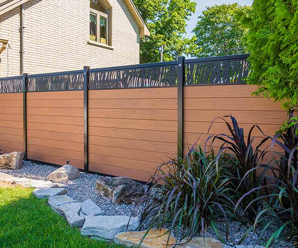 Gạch ốp tường giả gỗ ngoài trời cho tường rào thêm phần hiện đại và nâng cao tuổi thọ lên đến 10 năm