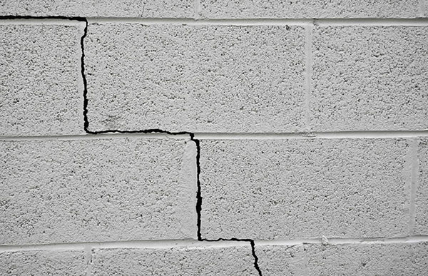 Chọn gạch có hệ số giãn nở thấp hạn chế được tình trạng nứt vỡ tường nhà