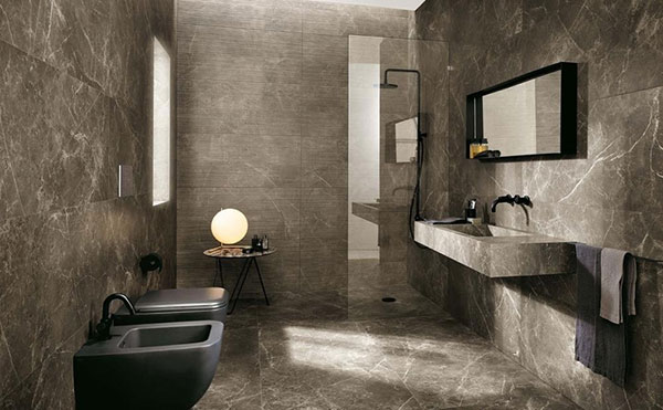 Sử dụng gạch nhám giả đá lát nền giúp không gian nhà tắm trông tự nhiên nhưng vẫn sang trọng, tinh tế