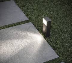 Bề mặt nhám, độ hút nước thấp, khả năng chống trơn cao