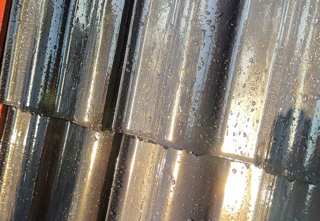 Chọn ngói lợp nhà có khả năng chống thấm, chống dột tốt tránh rêu mốc