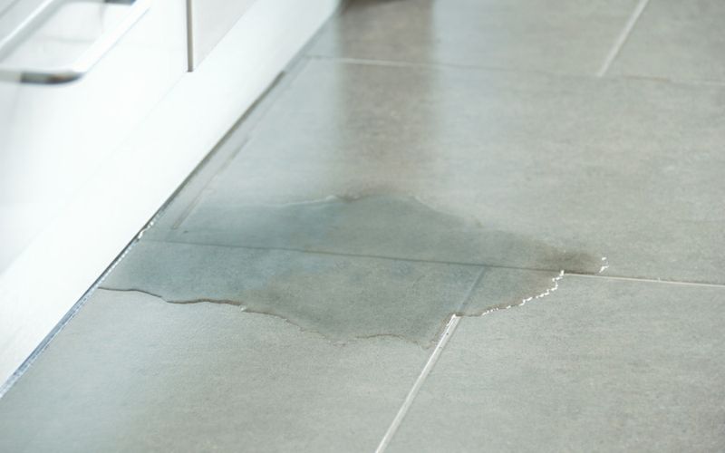 gach lat nen chat luong kem de bi tham nuoc